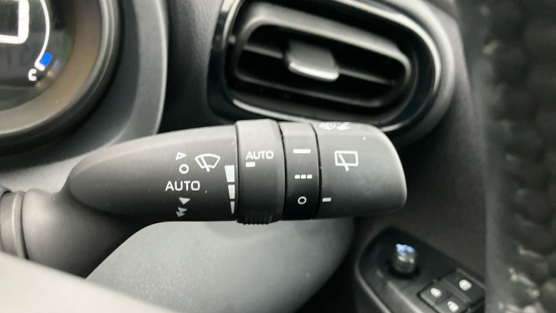 Toyota Yaris 1.5 Hybrid Design 5dr CVT Hybrid Hatchback